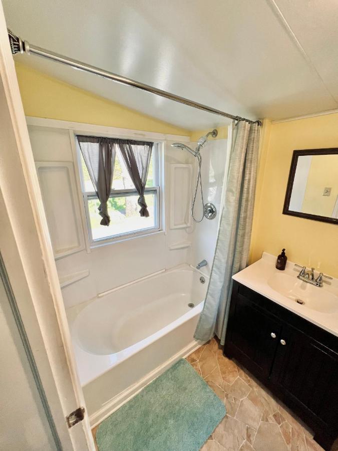 Giggling Creek Cottage - Bedjet! King Sized! Gazebo, 45 Acres, Arcades, Nintendo, More Henry Eksteriør billede