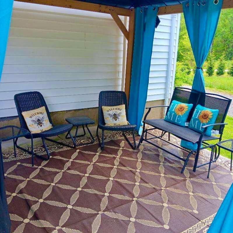 Giggling Creek Cottage - Bedjet! King Sized! Gazebo, 45 Acres, Arcades, Nintendo, More Henry Eksteriør billede