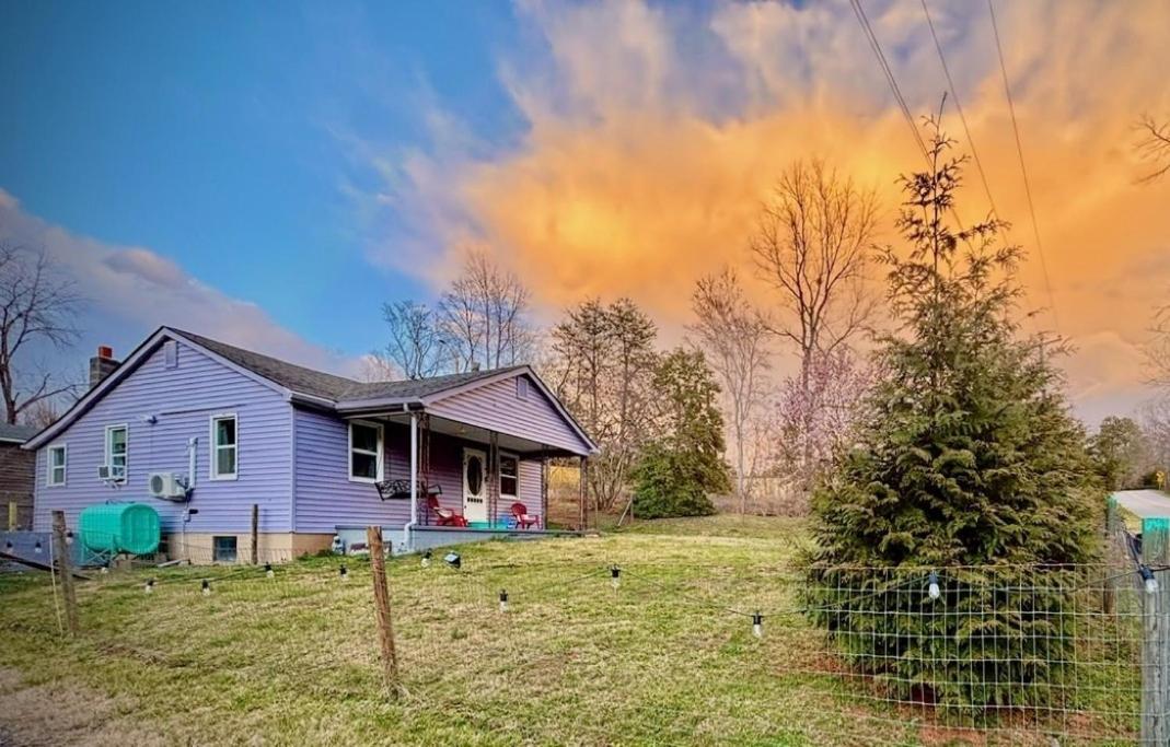 Giggling Creek Cottage - Bedjet! King Sized! Gazebo, 45 Acres, Arcades, Nintendo, More Henry Eksteriør billede